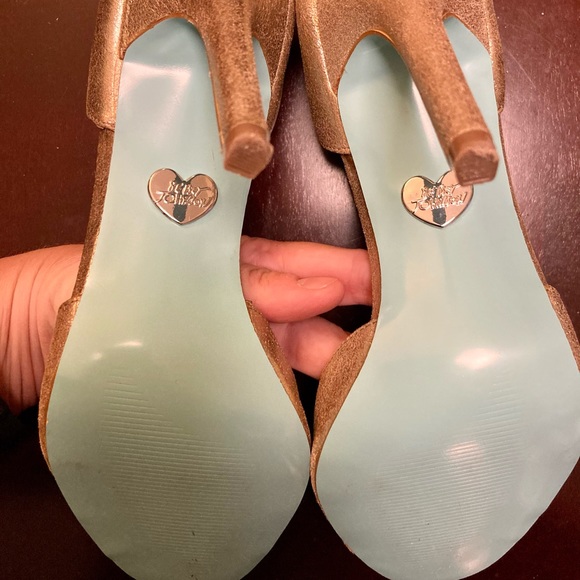 BETSEY JOHNSON TAUPE METALLIC HEELS-8.5M 🔥 - Picture 5 of 8